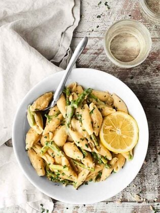 One Pot Spring Pasta Recipe - 30 Minute Vegetarian Dinner