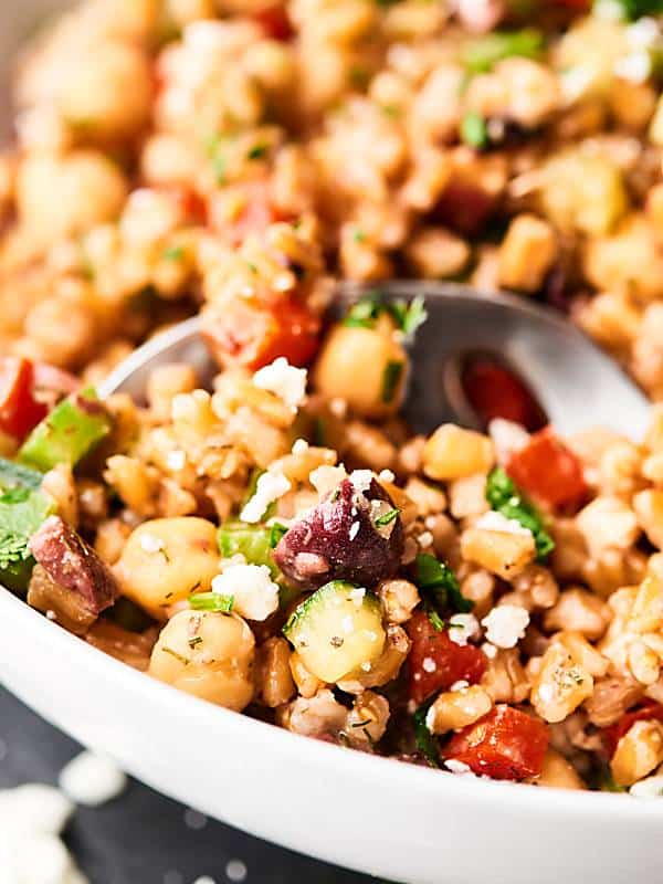 #ad Hearty farro meets loads of fresh, crunchy veggies, tangy red wine vinegar, chickpeas, and spices to make this healthy and delicious Mediterranean Farro Salad Recipe! showmetheyummy.com Made in partnership w/ @bobsredmill