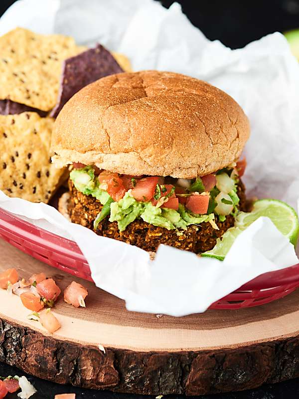 This Black Bean Burger Recipe is PACKED with vegetables and flavor and is super quick and easy to make. All you need is 10 minutes and a food processor! Vegan. Gluten Free. showmetheyummy.com