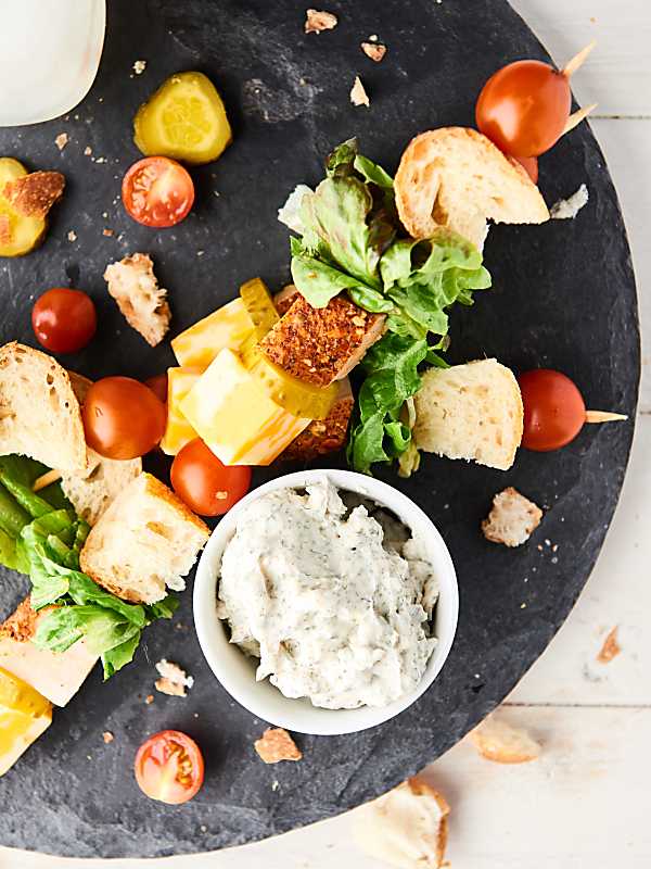 #ad Sandwich Kebabs. A deconstructed sandwich on skewers, loaded with baguette, turkey, cheese, and a creamy dill dipping sauce! showmetheyummy.com #SwitchCircle #JennieO