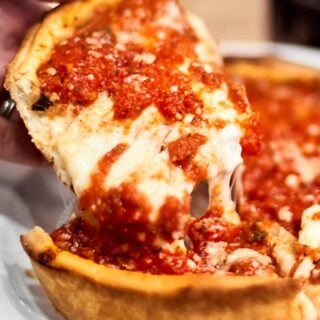Trevor and I went to the top FOUR pizza places in Chicago on a search to find the BEST Deep Dish Pizza! showmetheyummy.com