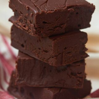 This easy chocolate fudge is made in one bowl, has 5 ingredients, and is cooked in the microwave for 90 seconds! The easiest dessert you'll make this holiday season! showmetheyummy.com #fudge #chocolatefudge #easychocolatefudge #microwave #holiday