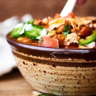 This Easy Beef Chili Recipe only contains FIVE ingredients (water and salt don't count ;) ) and takes about 10-15 minutes to whip up. Ground beef, beans, tomato soup, brown sugar, and chili powder. showmetheyummy.com