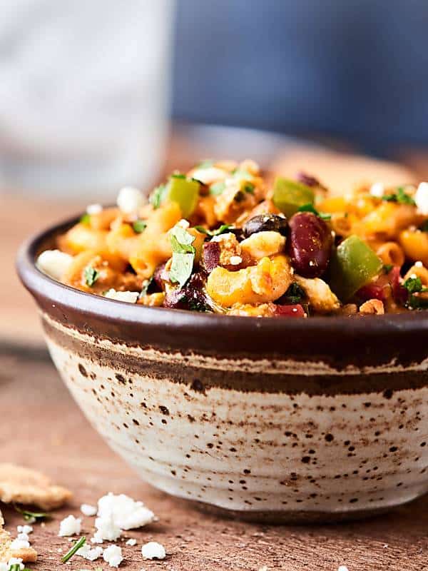 bowl of healthy chicken chili mac 