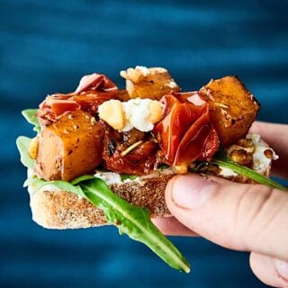 Roasted Butternut Squash Bruschetta. Chewy baguette topped with goat cheese, arugula, roasted butternut squash and tomatoes! showmetheyummy.com