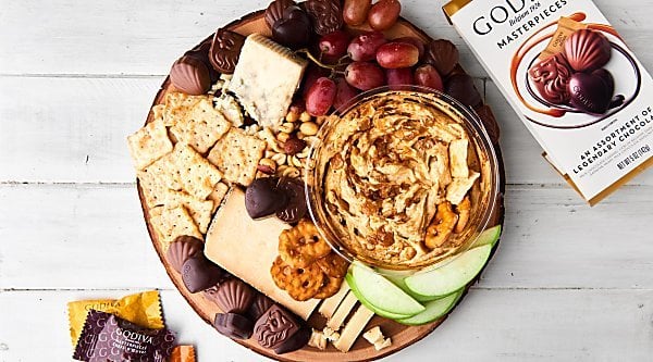 #ad This Sweet and Salty Snack Board is perfect for entertaining! As easy way to impress your guests! Full of chocolate, cheeses, fruit, crackers, and more! showmetheyummy.com Made in partnership w/ @godiva #GodivaMasterpieces