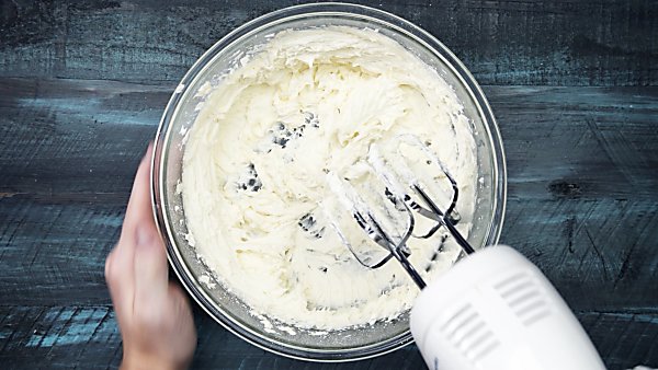 buttercream frosting in bowl