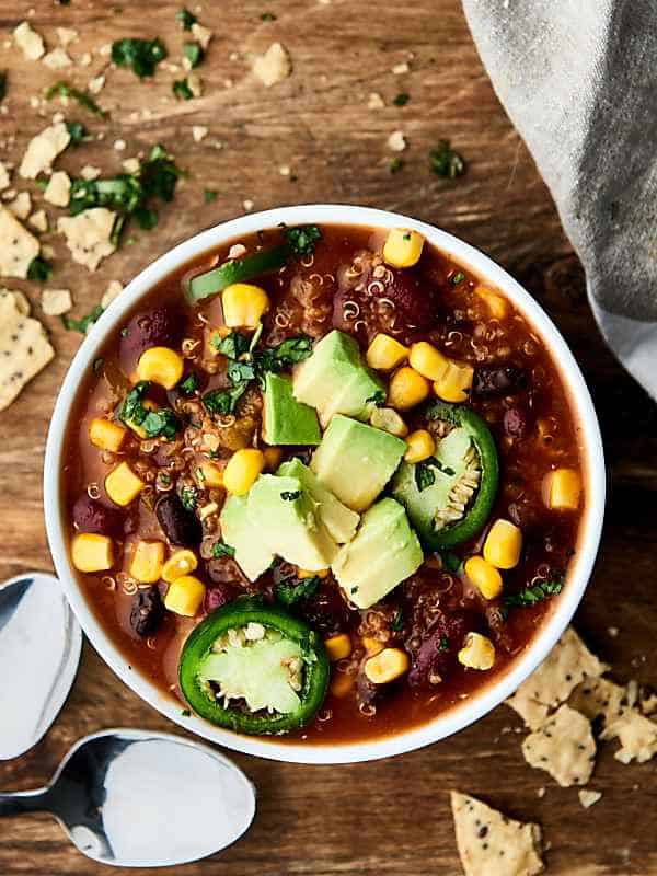 This Instant Pot Vegetarian Chili is SO quick and easy to make and full of vegetables, beans, and quinoa! Healthy. Gluten free. Vegan. Ready in 30 mins! Less than 300 calories per serving. showmetheyummy.com #instantpot #vegan #healthy