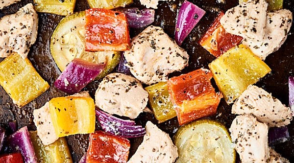 This Sheet Pan Greek Chicken Recipe is the PERFECT healthy, quick and easy weeknight meal! Loaded with tender chicken, vegetables, and a tangy herb marinade. 10 minute prep time. 15 minute cook time! showmetheyummy.com #mealprep #sheetpandinner #chicken