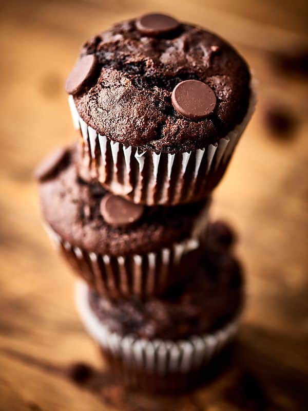 These double chocolate bananas muffins are ridiculously easy to make . . . and even easier to eat. Full of ripe bananas, brown sugar, cocoa powder, and dark chocolate chunks! Socially acceptable for breakfast, but decadent enough for dessert. ;) showmetheyummy.com #chocolate #bananamuffins