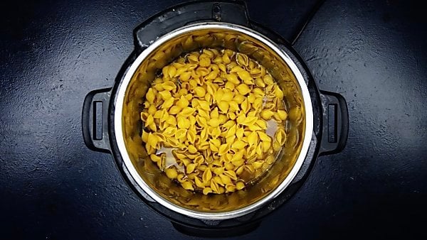 instant pot mac and cheese ingredients in pot