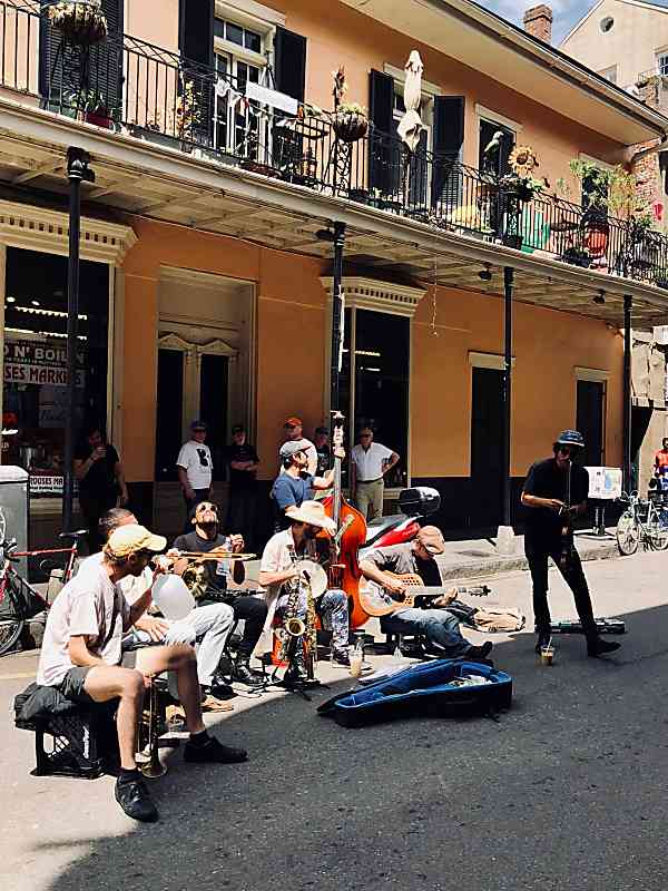 Best Restaurants in New Orleans! A list of all our favorite eats while we were vacationing in NOLA. showmetheyummy.com #travel #neworleans