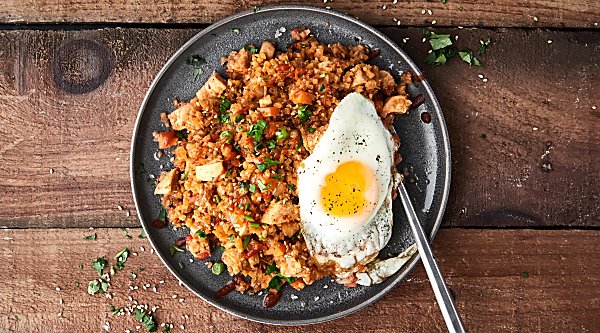 A healthy version of a take out classic, you're going to LOVE this Chicken Cauliflower Fried Rice Recipe. Super quick, easy, healthy, and of course delicious! A new low carb favorite. Loaded with pre-made frozen riced cauliflower and all your favorite fried rice flavors! showmetheyummy.com #chicken #friedrice #cauliflower #healthy
