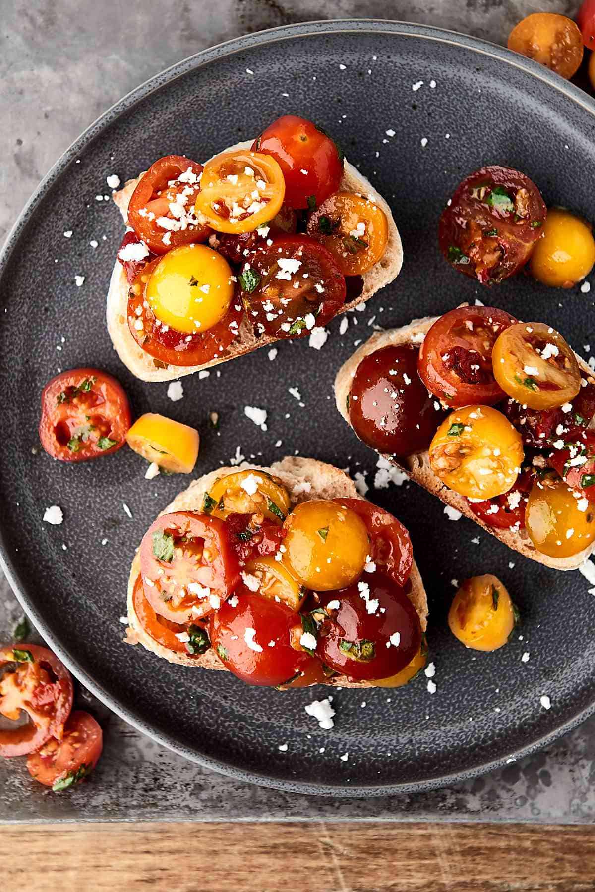 Easy Bruschetta Recipe 8 Ingredients and 10 minute prep!