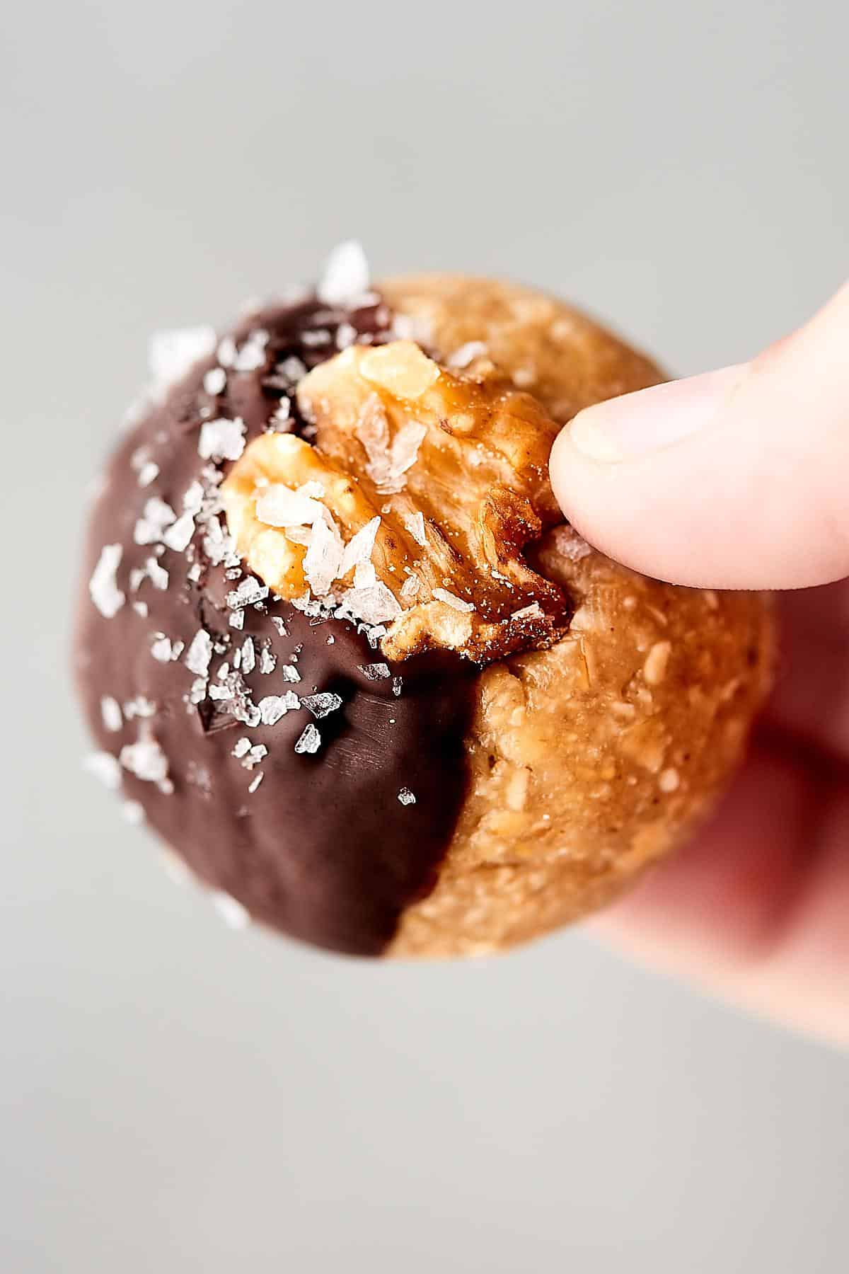 Honey Walnut Granola Bar Bites Recipe No Bake, 10 Min Prep Time