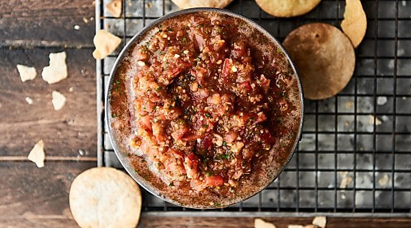 This Fresh Salsa Recipe is easy summer perfection! This no-bake recipe is loaded with fresh, juicy tomatoes, onion, garlic, jalapeños, fresh cilantro, and plenty of lime juice! showmetheyummy.com #salsa #recipe #healthy #summer