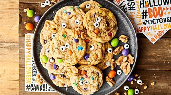 {New!} #ad These festive Halloween Monster Eye Walnut Cookies are SO cute and perfect for Halloween! A quick and easy cookie loaded with maple syrup, walnuts, mini m&ms, and candy eyeballs! showmetheyummy.com Made in partnership w/ @CAWalnuts #halloween #cookies #monster