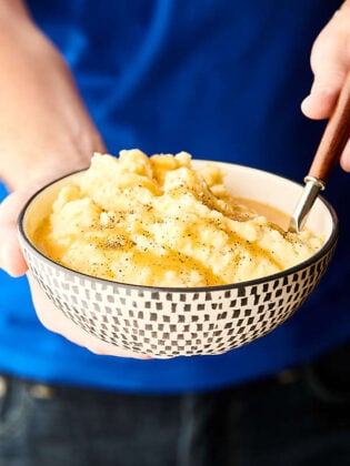 Instant Pot Mashed Potatoes. Yukon gold potatoes cooked in broth, then drained and mixed with buttermilk, butter, cream cheese, sour cream, parmesan cheese, and spices: salt, pepper, and garlic powder. Only 12 minutes required! Quick. Easy. Fluffy. Delicious! showmetheyummy.com #instantpot #mashedpotatoes
