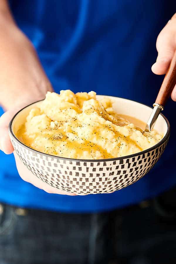 Instant Pot Mashed Potatoes. Yukon gold potatoes cooked in broth, then drained and mixed with buttermilk, butter, cream cheese, sour cream, parmesan cheese, and spices: salt, pepper, and garlic powder. Only 12 minutes required! Quick. Easy. Fluffy. Delicious! showmetheyummy.com #instantpot #mashedpotatoes