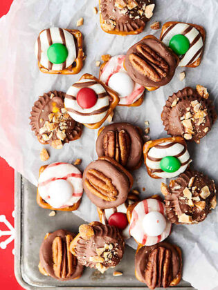 Easy Pretzel Turtles Recipe - 4 Ways. 1. Pretzels with rolos and pecans. 2. Pretzels with peppermint kisses and m&ms. 3. Pretzels with Hershey’s hugs and m&ms. 4. Pretzels with peanut butter cups and honey roasted peanuts. All 3 ingredients, quick, easy, and of course, delicious! showmetheyummy.com #pretzel #turtles #pretzelturtles #candy #caramel #chocolate #peppermint #peanutbutter #whitechocolate #christmascandy
