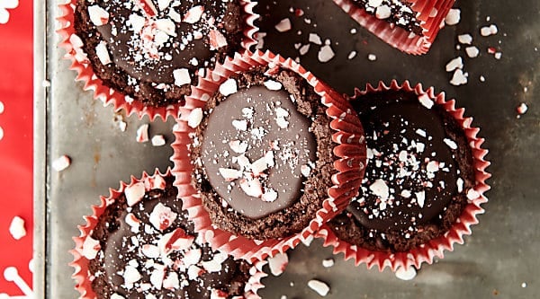 Peppermint Mocha Cookie Cups. A chewy, peppermint mocha cookie is filled with the most delicious fudge filling. Serve room temperature with crushed peppermint, chilled with whipped cream, or warm with vanilla ice cream! showmetheyummy.com #mint #chocolate #cookies #mocha #peppermintmocha #christmas