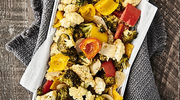 Only 10 ingredients and 30 minutes necessary for this Easy Roasted Vegetables Recipe! Cauliflower, broccoli, onion, peppers, garlic, oil, apple cider vinegar, salt and pepper! Don't like some of those veggies? Just swap them out for your favorites! Only 115 calories. Vegan. Gluten Free. showmetheyummy.com #roastedvegetables #vegan #glutenfree #healthy #recipe