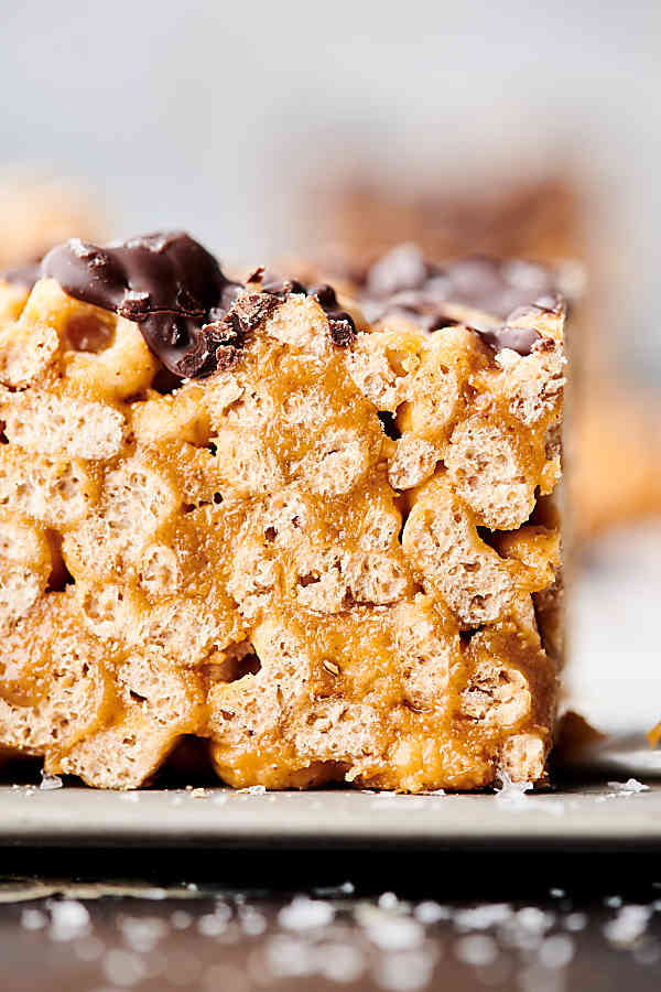 healthy peanut butter honey cheerio bars close up