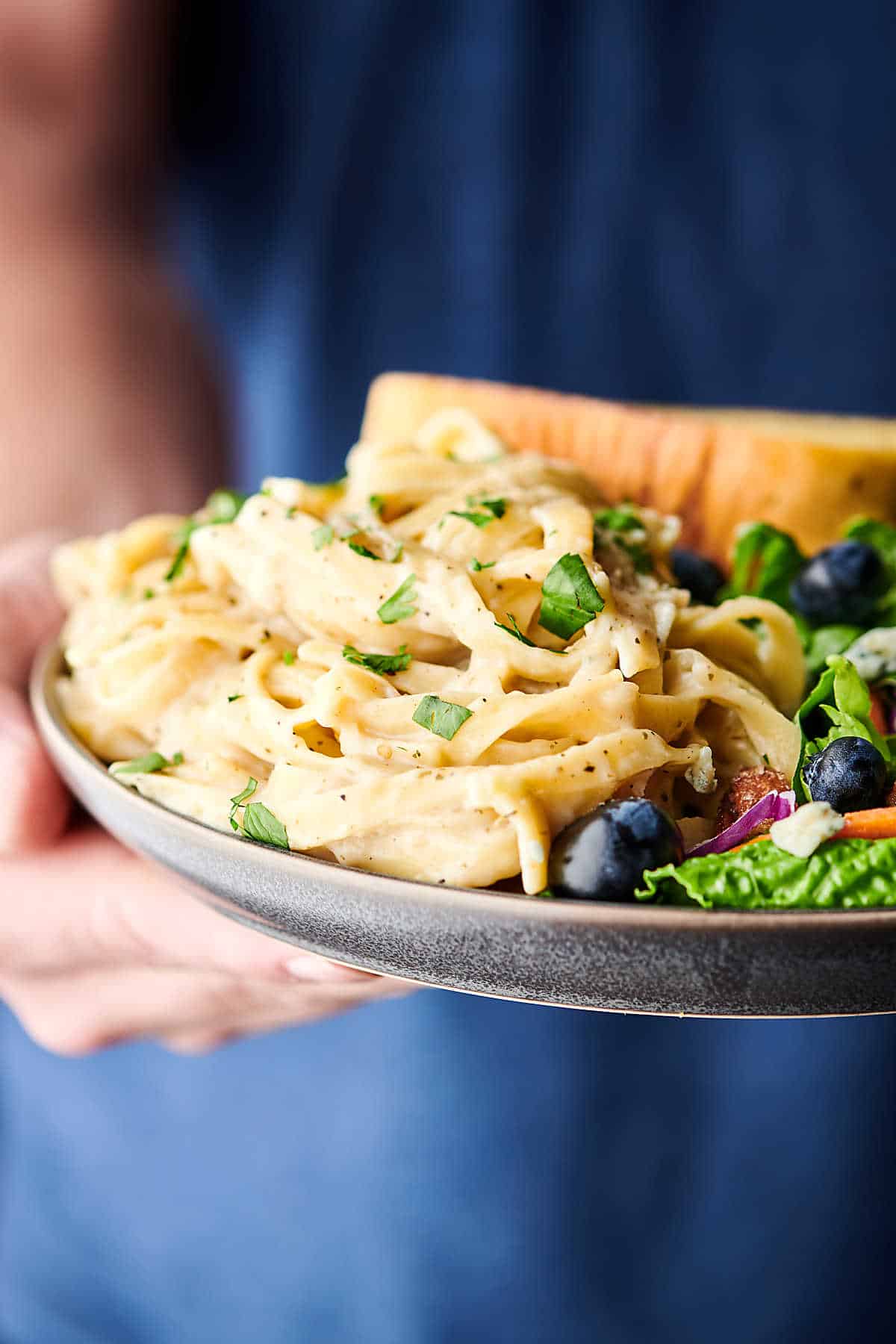 One Pot Fettuccine Alfredo Pasta Show Me the Yummy