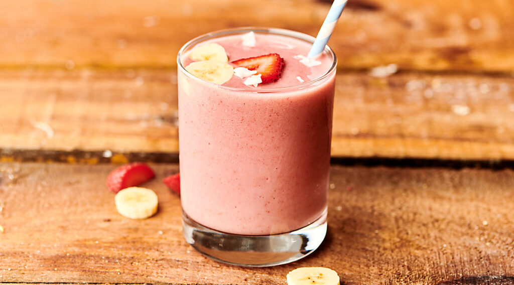 Strawberry Banana Smoothie 5 Minutes and 4 Ingredients!