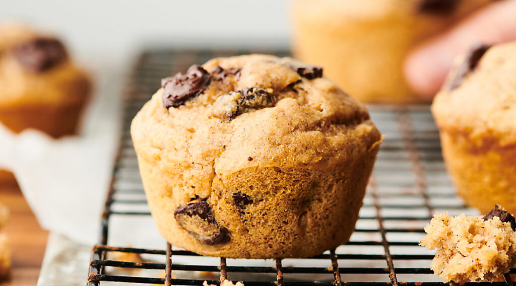 Healthy Banana Pancake Muffins Recipes with Dark Chocolate Chips!