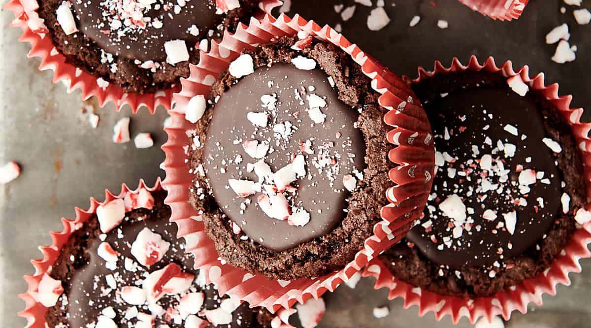 peppermint mocha cookie cups above