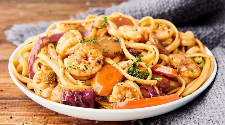 plate of shrimp lo mein