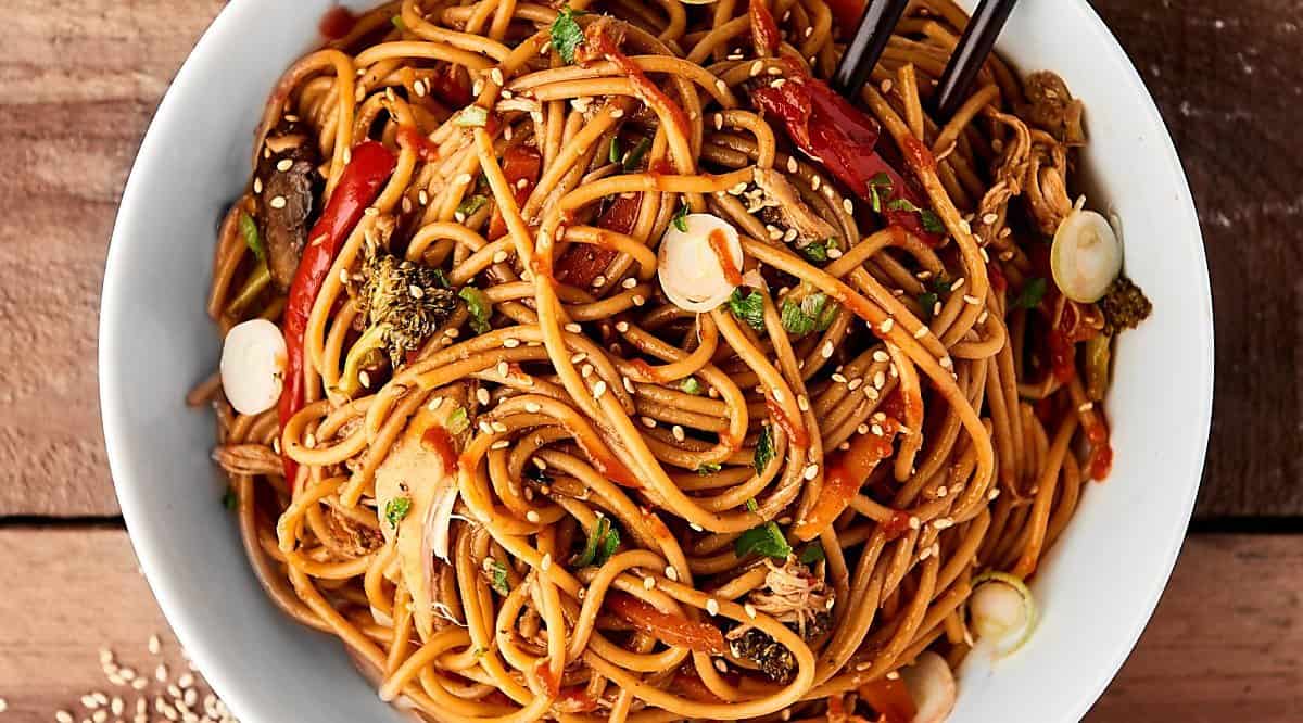 Slow cooker kung pao chicken noodles recipe
