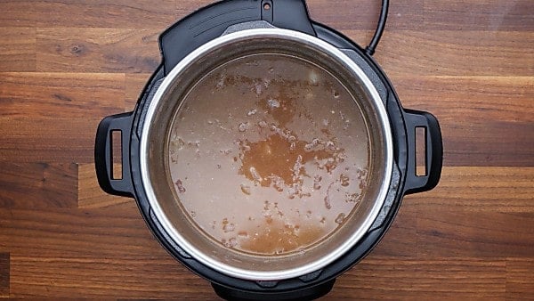 red wine, beef broth, Worcestershire sauce, and bay leaves added to instant pot