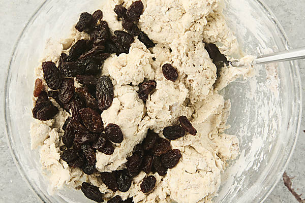 cinnamon raisin dough