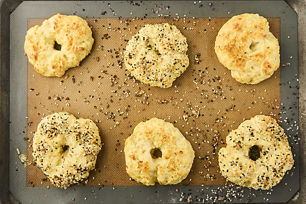 baked protein bagels: plain and everything