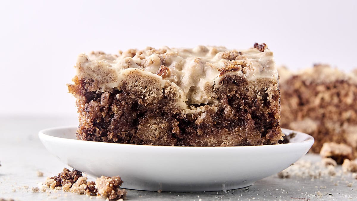brown butter banana bread coffee cake with streusel and maple icing