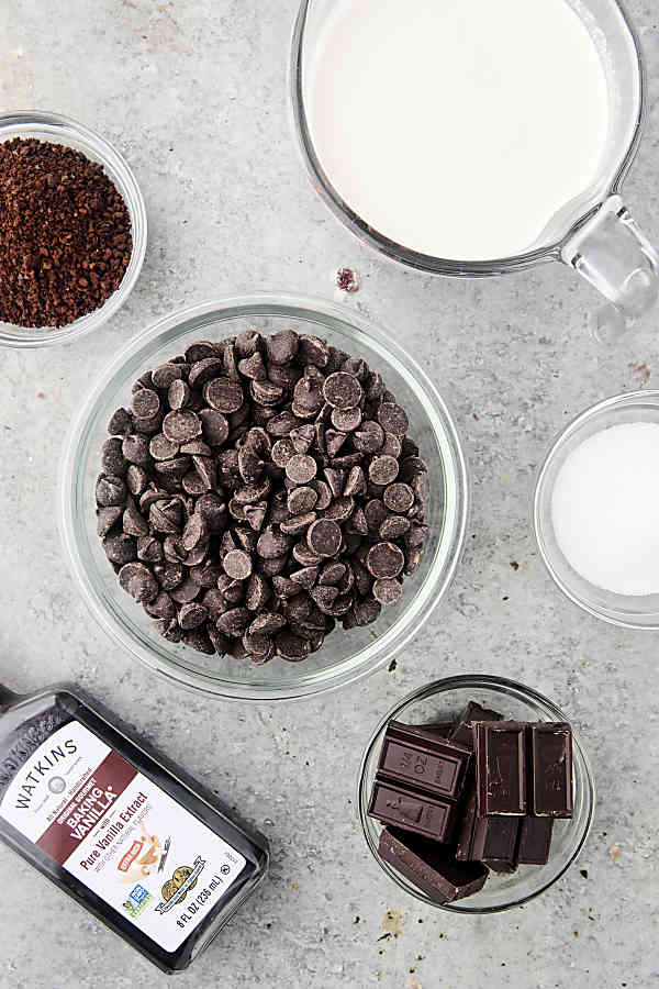 ingredients to make chocolate mousse