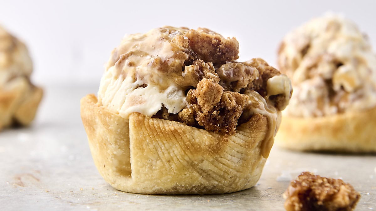 no cook no churn apple ice cream with caramel and graham cracker crumble