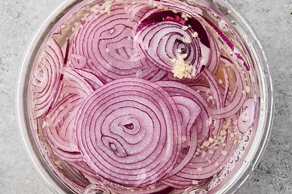 cooling pickled onions at room temperature in a bowl