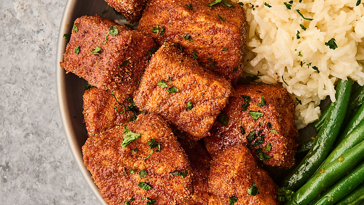 brown sugar and chili powder salmon bites with rice and green beans